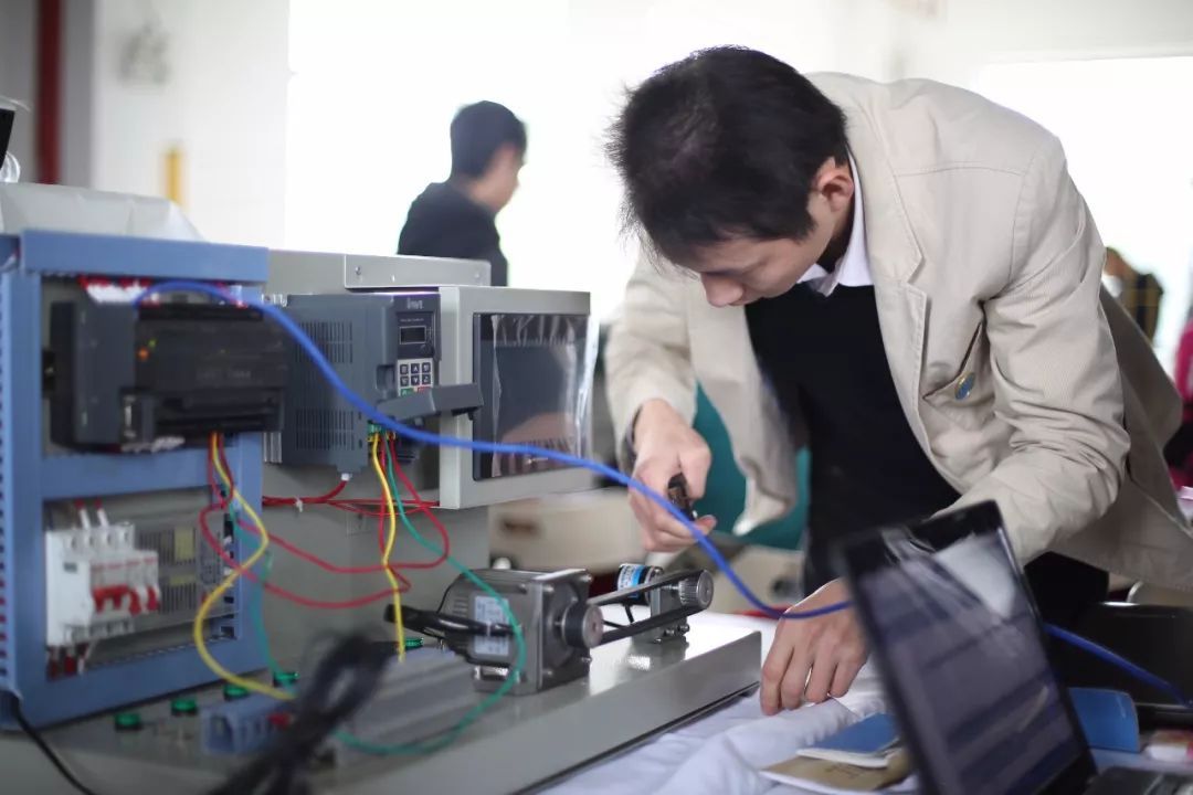 PLC一個(gè)月可以學(xué)會(huì)嗎？零基礎(chǔ)學(xué)PLC編程大概學(xué)多久就可以工作了?