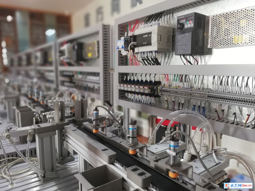 img.qeo.jpg img.qeo.jpg